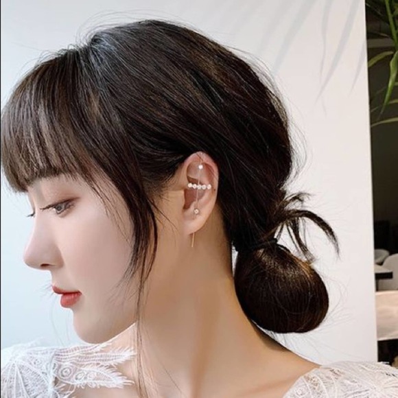 Trendy Gold Jeweled Ear Bone Clip Earring - Picture 2 of 9